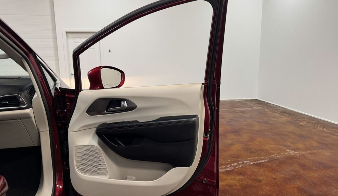 2020 Chrysler Pacifica Touring