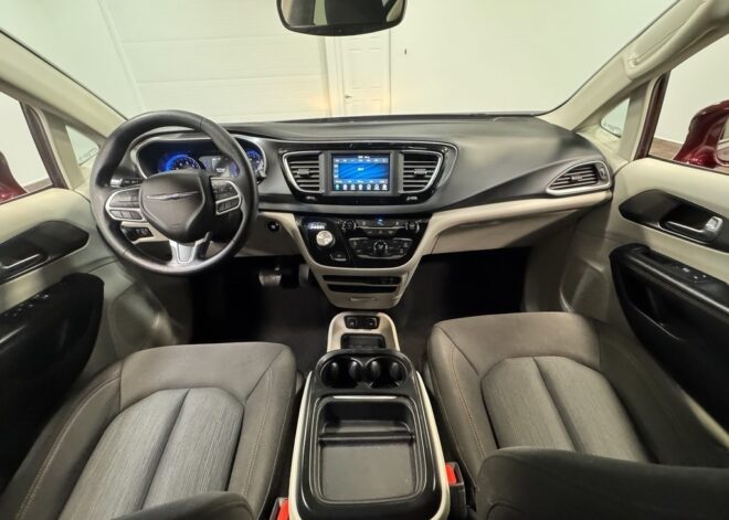 2020 Chrysler Pacifica Touring