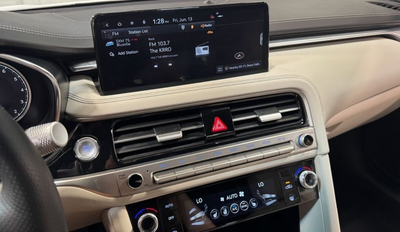 2025 Genesis G70 2.5T