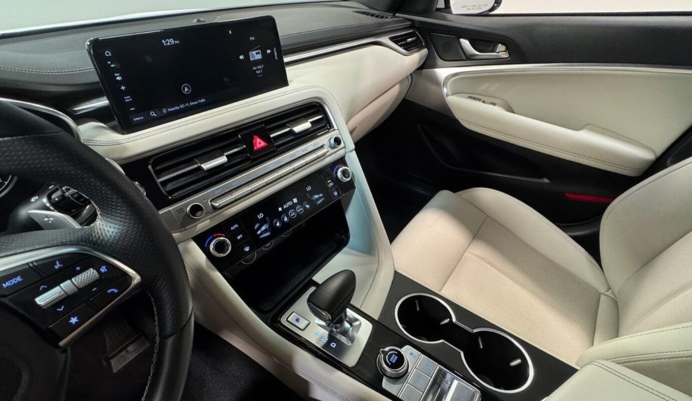 2025 Genesis G70 2.5T