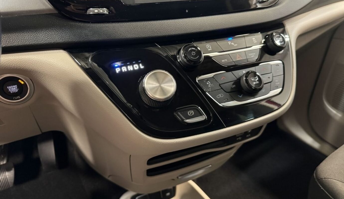 2020 Chrysler Pacifica Touring