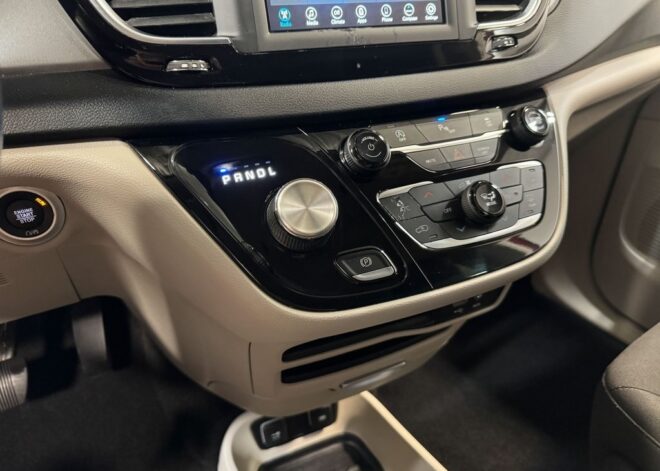 2020 Chrysler Pacifica Touring